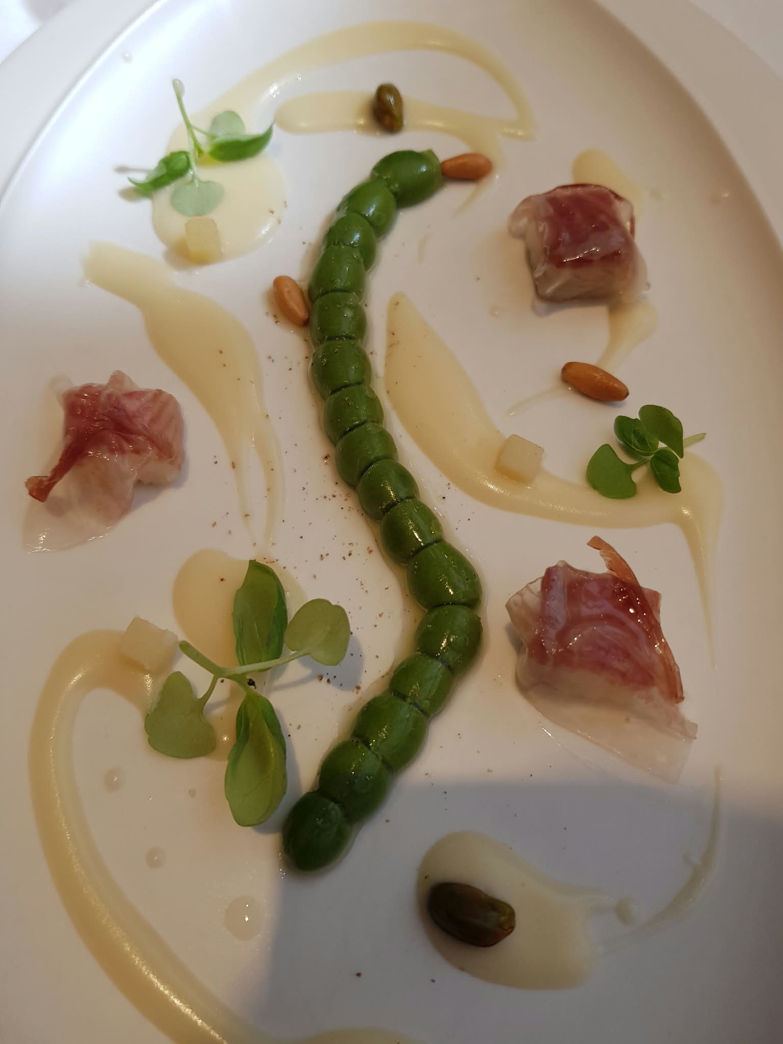 A green dish at Disfrutar