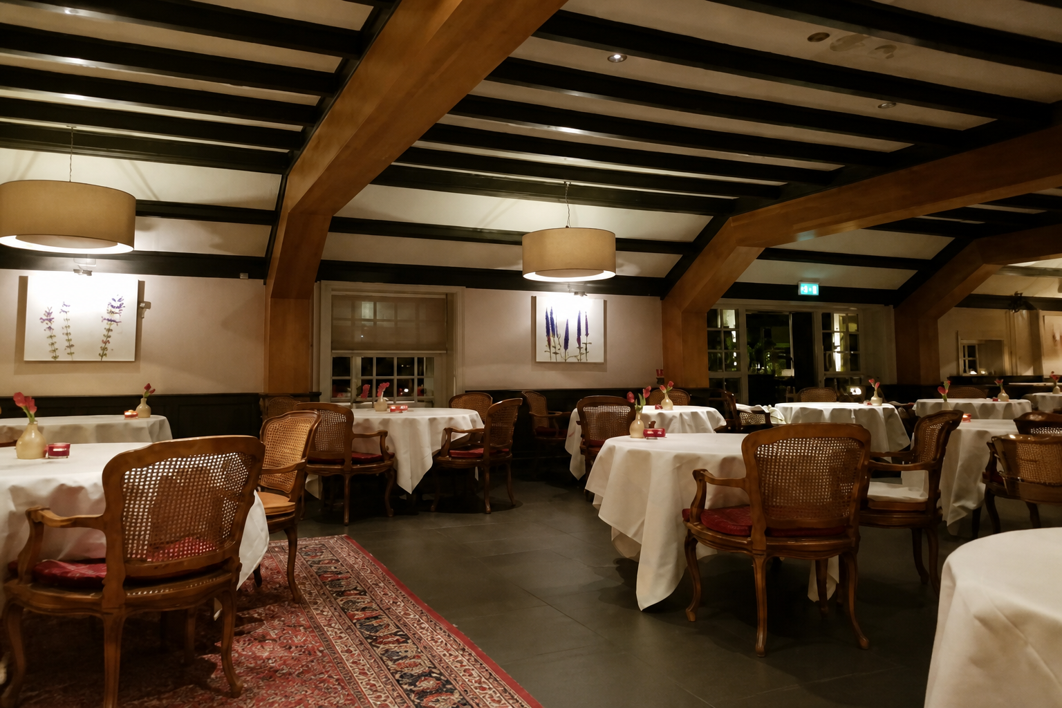 Dining room at De Karpendonkse Hoeve