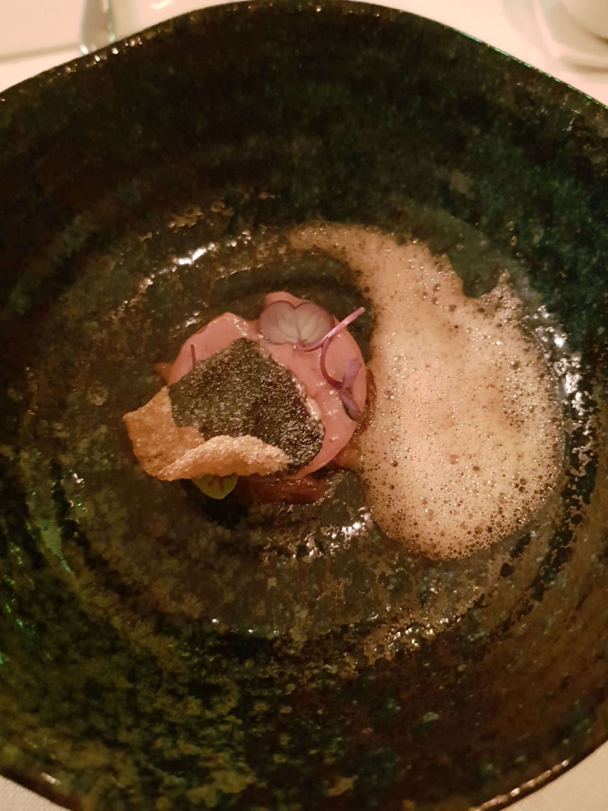 Course on dark green ceramic at De Lindehof
