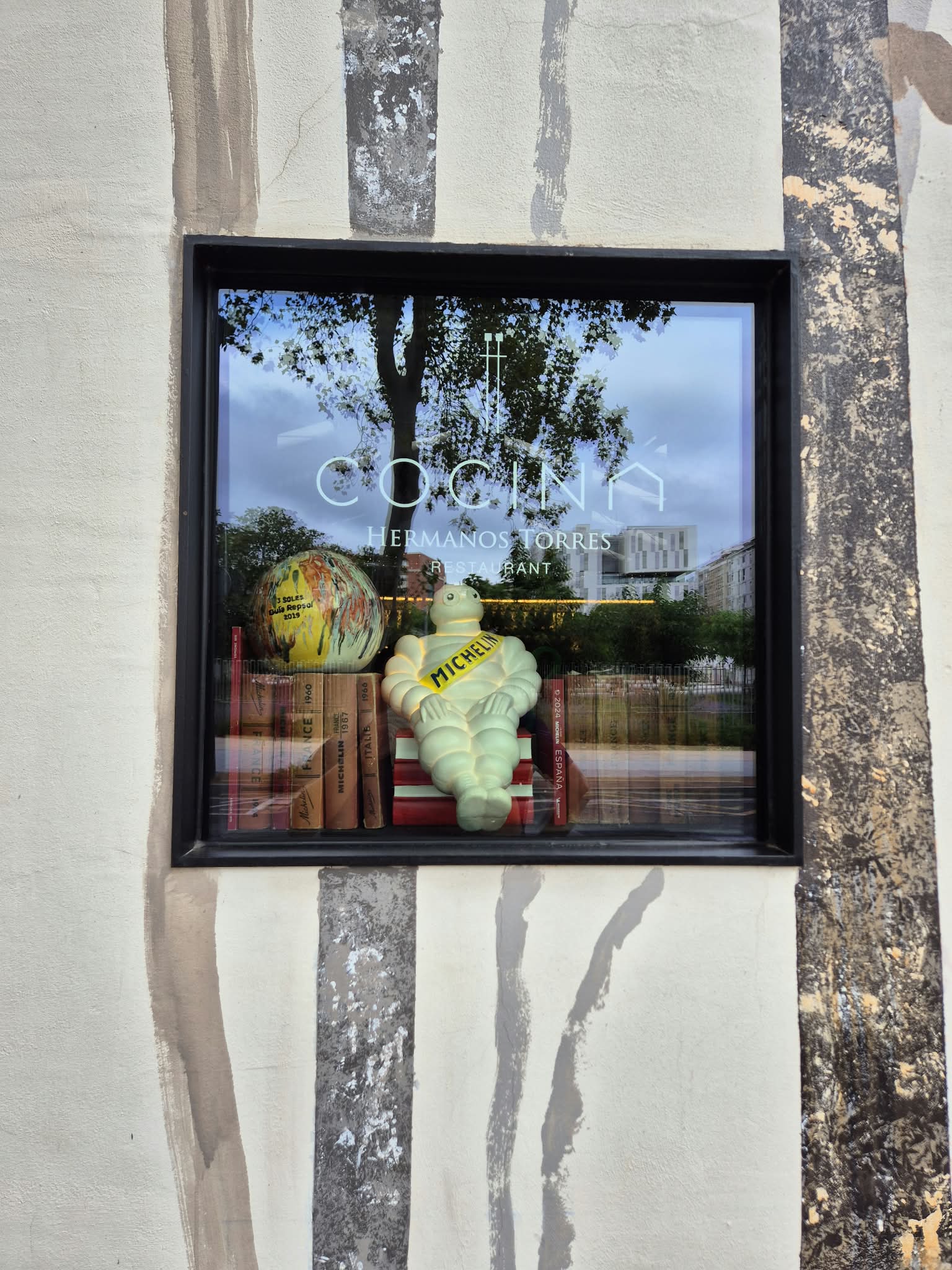 Cocina Hermanos Torres sign